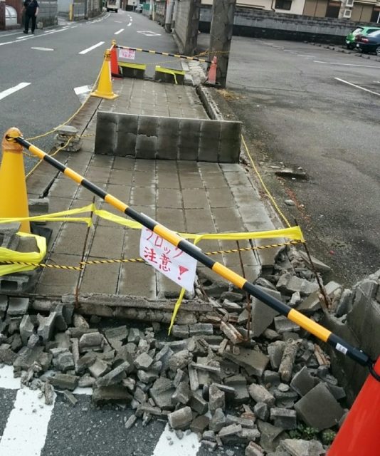 ブロック塀　地震